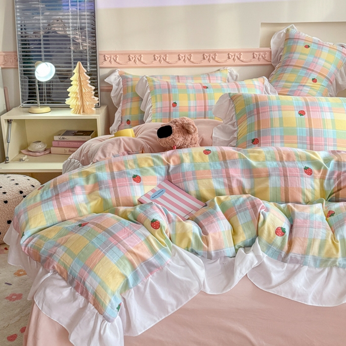 91家纺网 家纺一手货源 找家纺 温眠家纺 2025新款水洗云朵棉韩式INS减龄花边款四件套 格子草莓