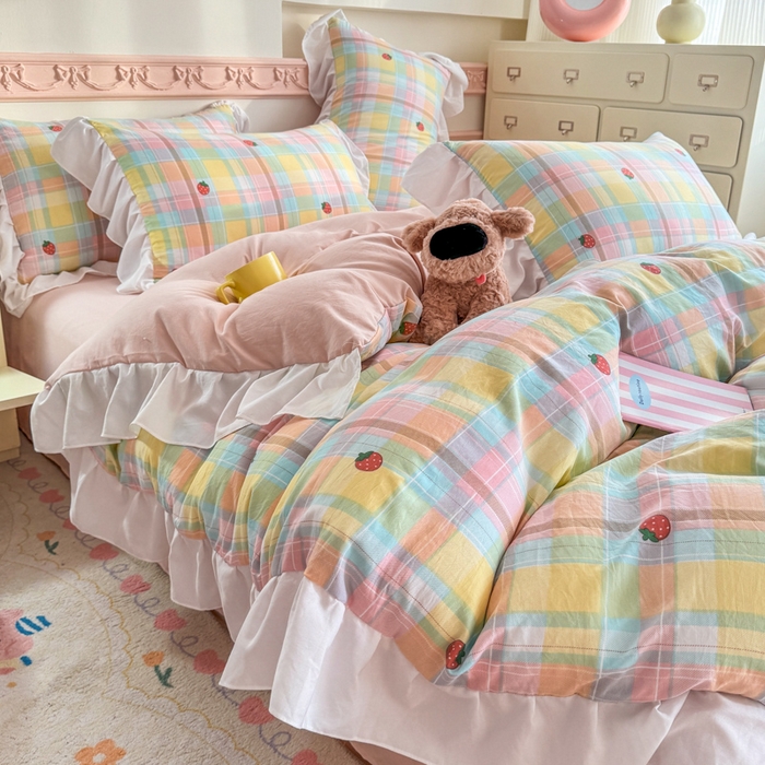 91家纺网 家纺一手货源 找家纺 温眠家纺 2025新款水洗云朵棉韩式INS减龄花边款四件套 格子草莓