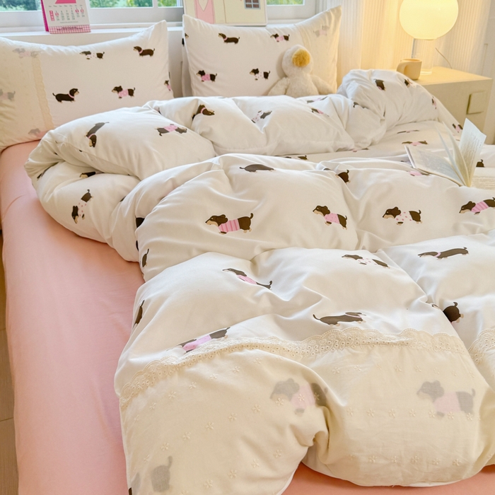 91家纺网 家纺一手货源 找家纺 温眠家纺 2025新款ins风小清新镂空花边水洗云朵棉四件套-风格一 柯基