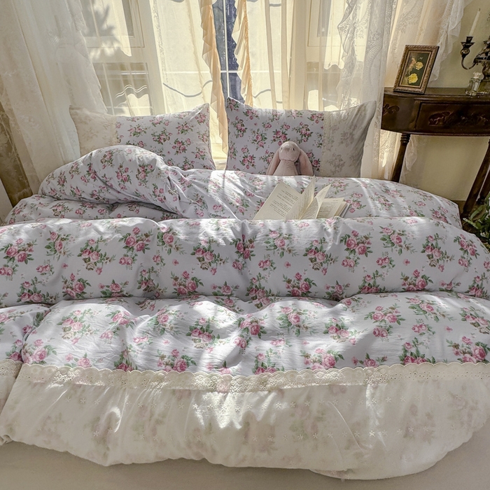 91家纺网 家纺一手货源 找家纺 温眠家纺 2025新款ins风小清新镂空花边水洗云朵棉四件套-风格一 春之语