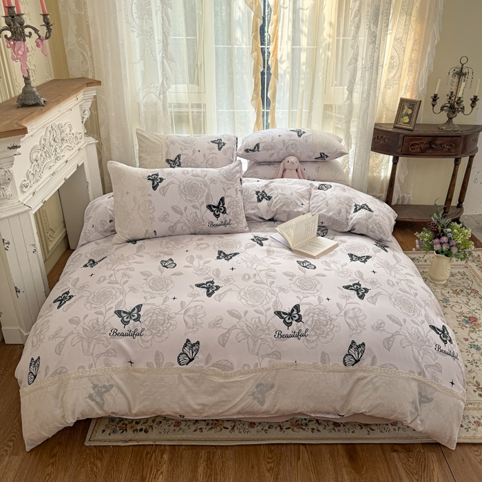 91家纺网 家纺一手货源 找家纺 温眠家纺 2025新款ins风小清新镂空花边水洗云朵棉四件套-风格一 蝶恋花