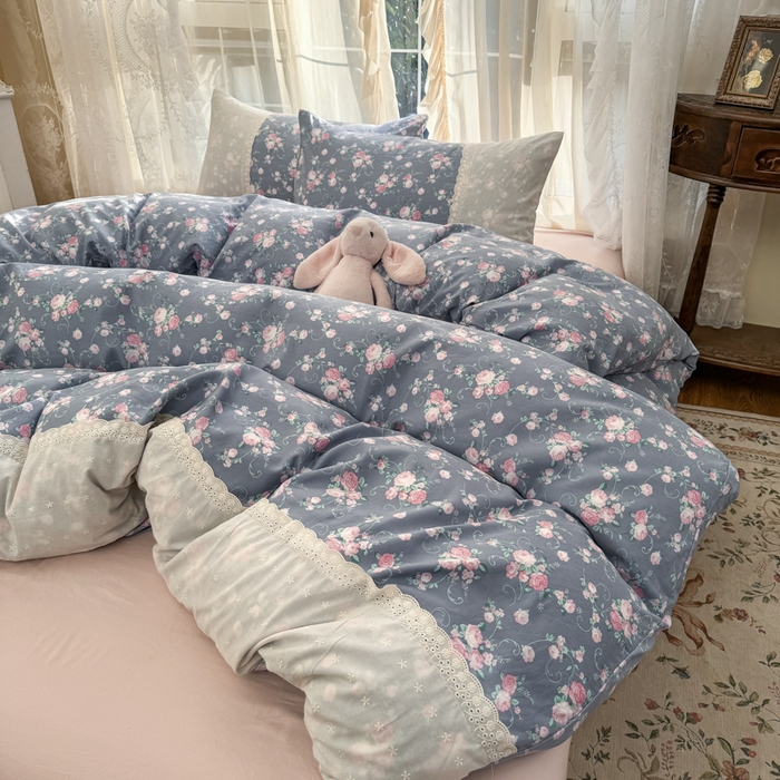 91家纺网 家纺一手货源 找家纺 温眠家纺 2025新款ins风小清新镂空花边水洗云朵棉四件套-风格一 花田错