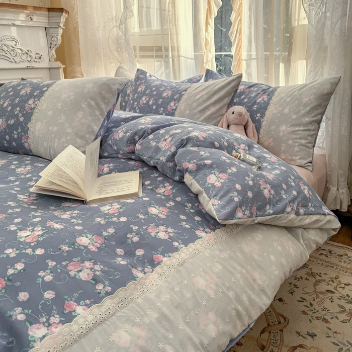 91家纺网 家纺一手货源 找家纺 温眠家纺 2025新款ins风小清新镂空花边水洗云朵棉四件套-风格一 花田错