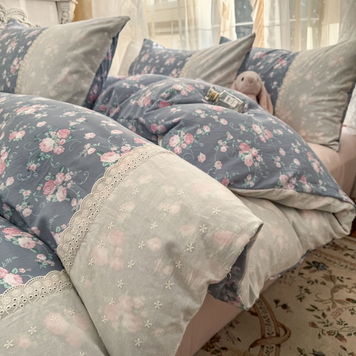 91家纺网 家纺一手货源 找家纺 温眠家纺 2025新款ins风小清新镂空花边水洗云朵棉四件套-风格一 花田错