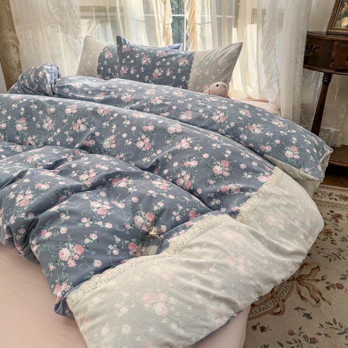 91家纺网 家纺一手货源 找家纺 温眠家纺 2025新款ins风小清新镂空花边水洗云朵棉四件套-风格一 花田错