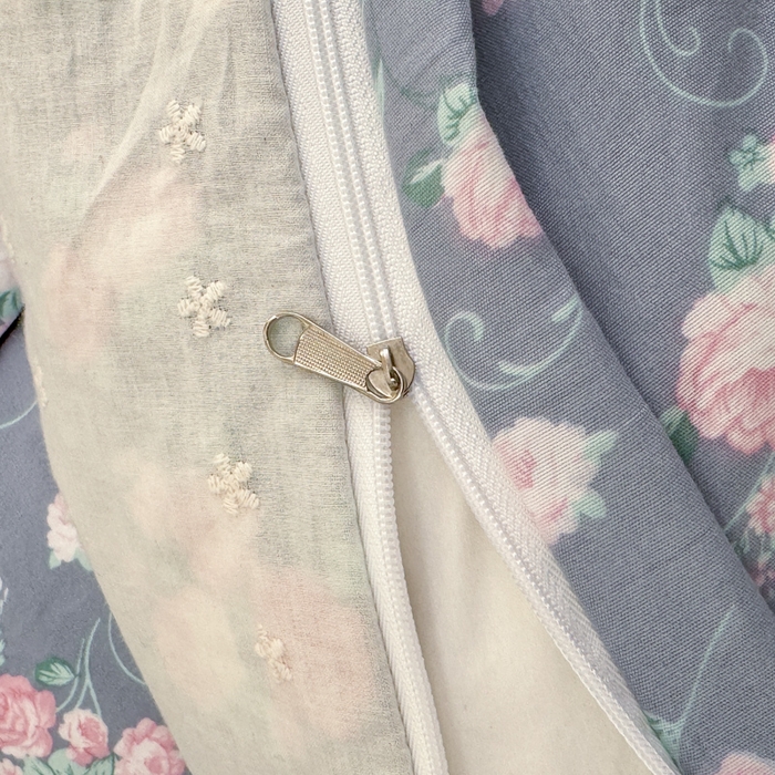 91家纺网 家纺一手货源 找家纺 温眠家纺 2025新款ins风小清新镂空花边水洗云朵棉四件套-风格一 花田错