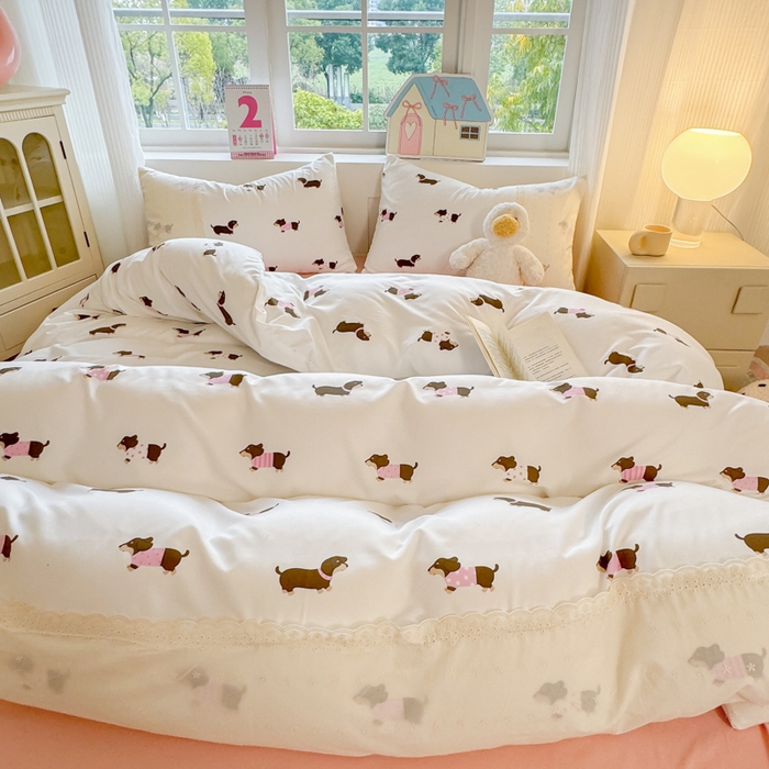 91家纺网 家纺一手货源 找家纺 温眠家纺 2025新款ins风小清新镂空花边水洗云朵棉四件套-风格一 柯基