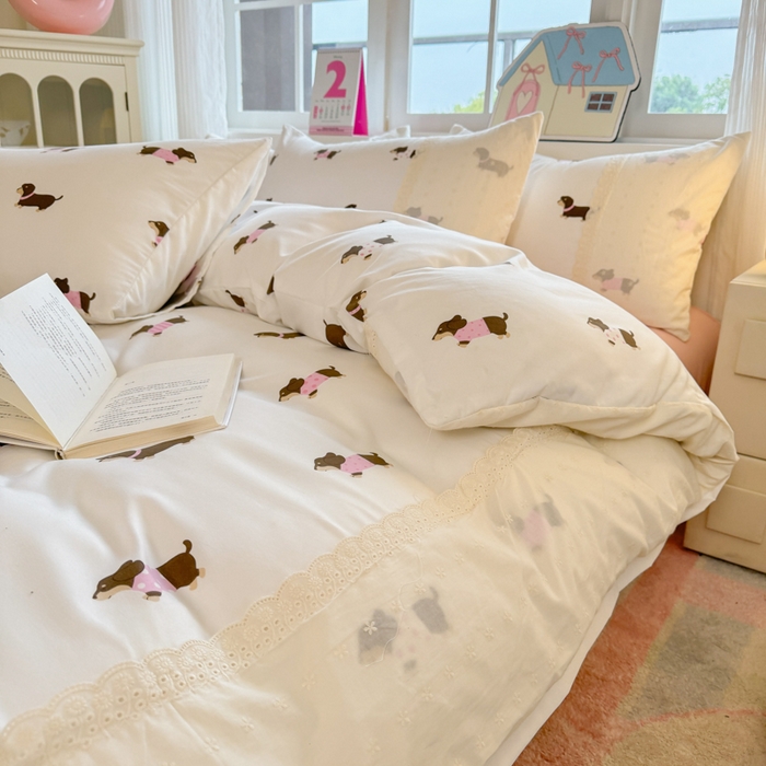 91家纺网 家纺一手货源 找家纺 温眠家纺 2025新款ins风小清新镂空花边水洗云朵棉四件套-风格一 柯基