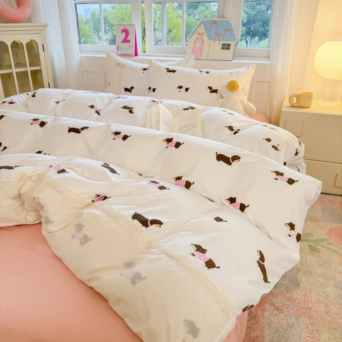 91家纺网 家纺一手货源 找家纺 温眠家纺 2025新款ins风小清新镂空花边水洗云朵棉四件套-风格一 柯基