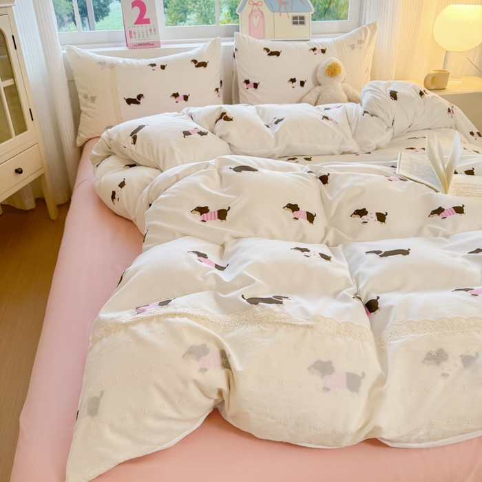 91家纺网 家纺一手货源 找家纺 温眠家纺 2025新款ins风小清新镂空花边水洗云朵棉四件套-风格一 柯基