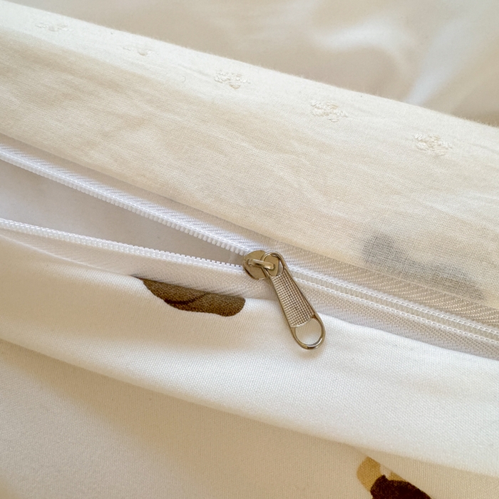 91家纺网 家纺一手货源 找家纺 温眠家纺 2025新款ins风小清新镂空花边水洗云朵棉四件套-风格一 柯基