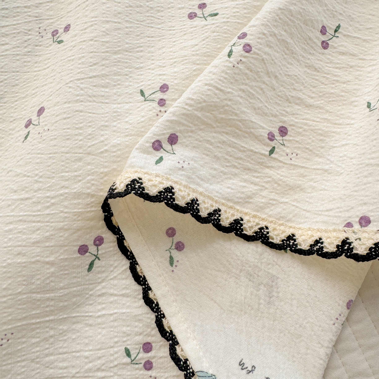 91家纺网 家纺一手货源 找家纺 沐芷 2026 【提供买家秀】双层纱A类黑色小花边单床单/床单三件套 被单 樱桃结