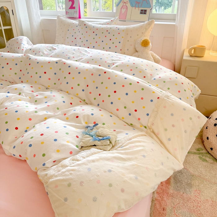 91家纺网 家纺一手货源 找家纺 温眠家纺 2025新款ins风小清新镂空花边水洗云朵棉四件套-风格一 奶油波点