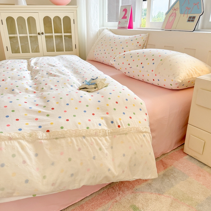 91家纺网 家纺一手货源 找家纺 温眠家纺 2025新款ins风小清新镂空花边水洗云朵棉四件套-风格一 奶油波点