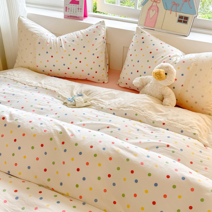 91家纺网 家纺一手货源 找家纺 温眠家纺 2025新款ins风小清新镂空花边水洗云朵棉四件套-风格一 奶油波点