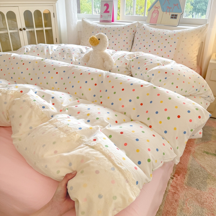 91家纺网 家纺一手货源 找家纺 温眠家纺 2025新款ins风小清新镂空花边水洗云朵棉四件套-风格一 奶油波点