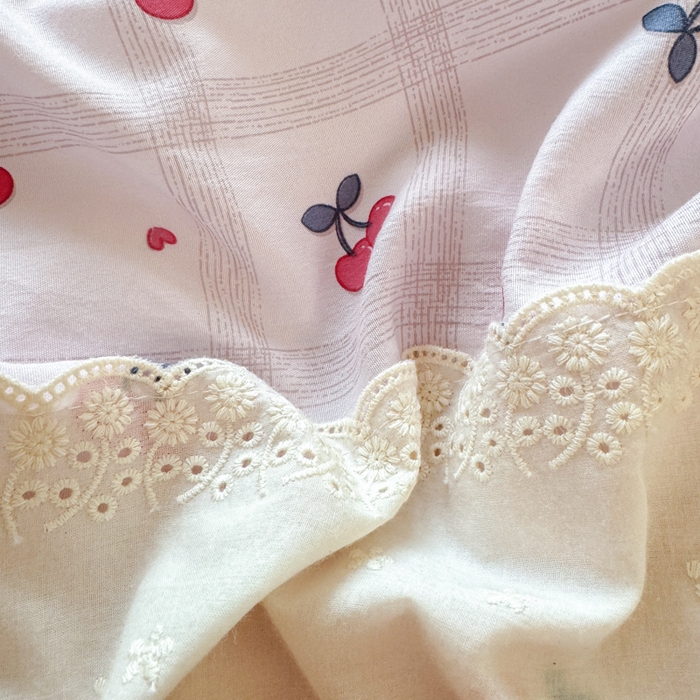 91家纺网 家纺一手货源 找家纺 温眠家纺 2025新款ins风小清新镂空花边水洗云朵棉四件套-风格一 樱桃