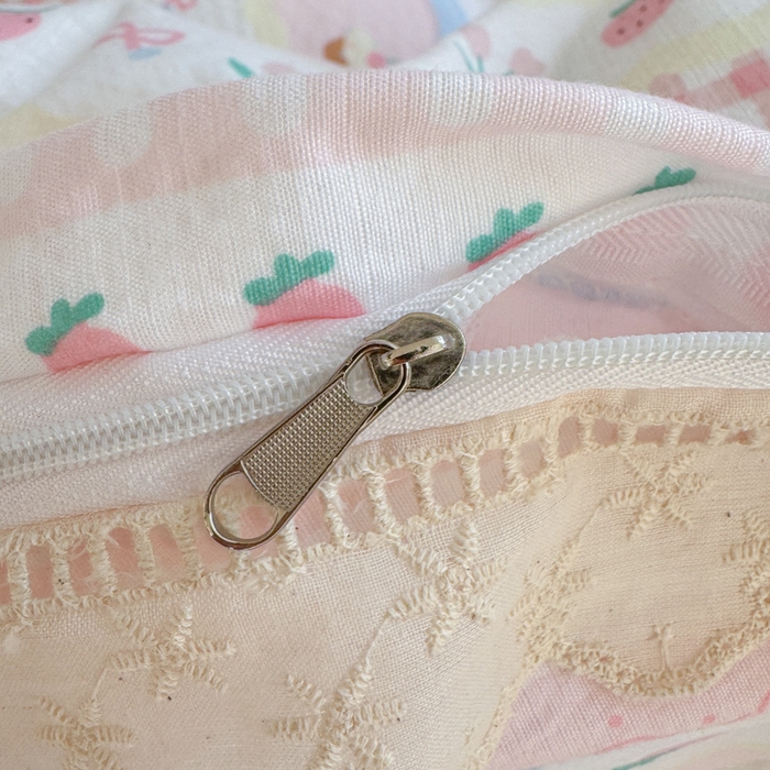 91家纺网 家纺一手货源 找家纺 温眠家纺 2025直播新款云感双层纱镂空花边四件套 草莓蛋糕