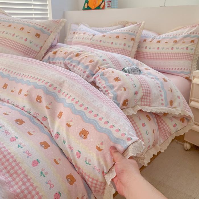 91家纺网 家纺一手货源 找家纺 温眠家纺 2025直播新款云感双层纱镂空花边四件套 草莓蛋糕