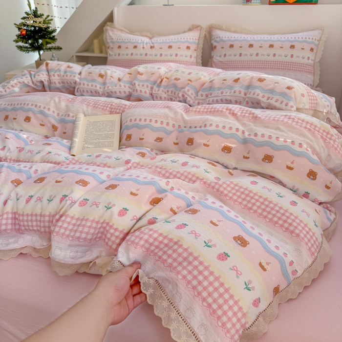 91家纺网 家纺一手货源 找家纺 温眠家纺 2025直播新款云感双层纱镂空花边四件套 草莓蛋糕