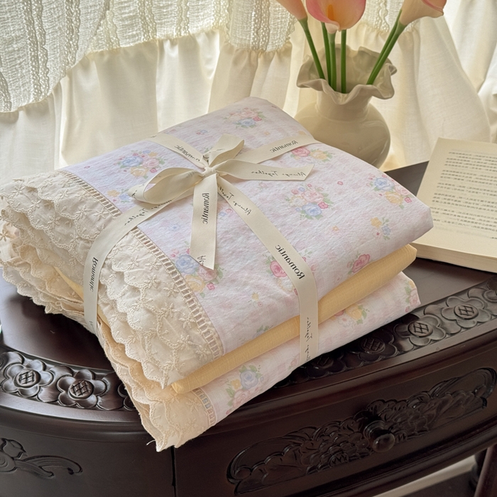 91家纺网 家纺一手货源 找家纺 温眠家纺 2025直播新款云感双层纱镂空花边四件套 花漾甜心