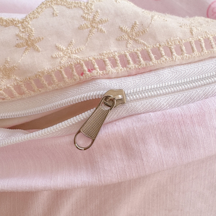 91家纺网 家纺一手货源 找家纺 温眠家纺 2025直播新款云感双层纱镂空花边四件套 莓乐蒂