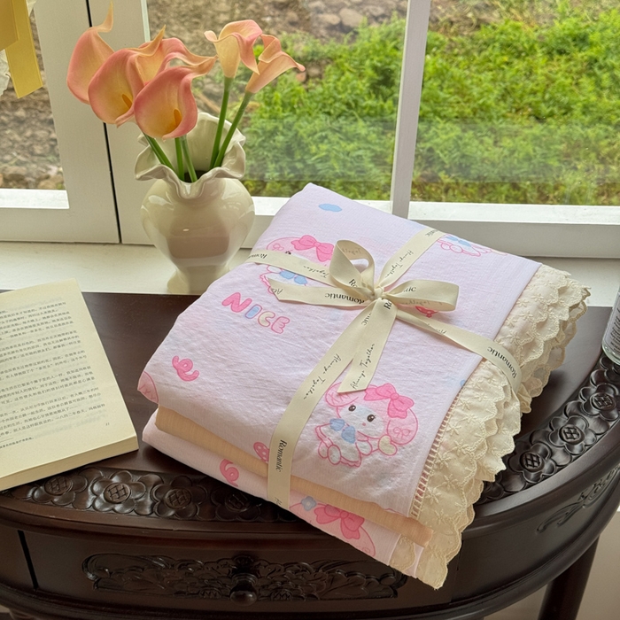 91家纺网 家纺一手货源 找家纺 温眠家纺 2025直播新款云感双层纱镂空花边四件套 莓乐蒂