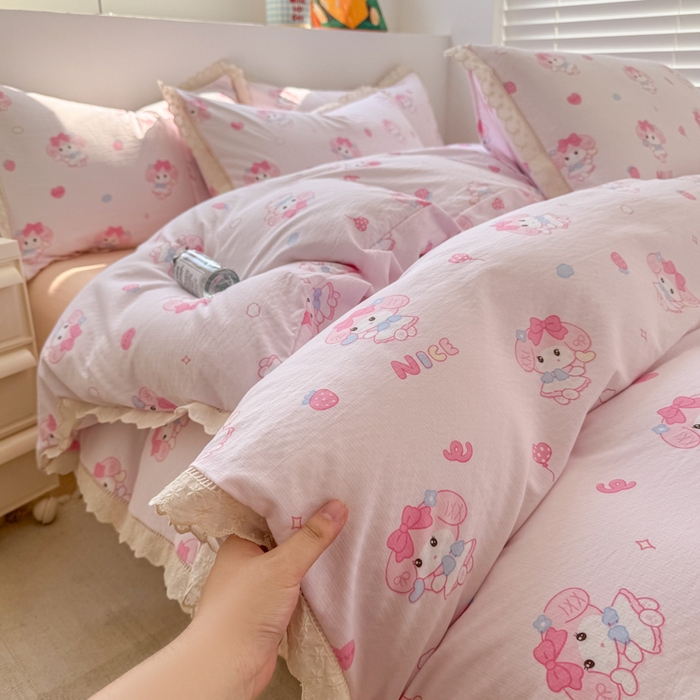 91家纺网 家纺一手货源 找家纺 温眠家纺 2025直播新款云感双层纱镂空花边四件套 莓乐蒂