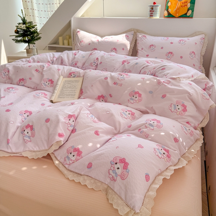 91家纺网 家纺一手货源 找家纺 温眠家纺 2025直播新款云感双层纱镂空花边四件套 莓乐蒂