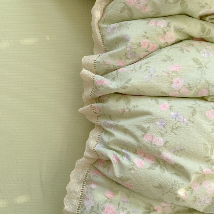 91家纺网 家纺一手货源 找家纺 温眠家纺 2025直播新款云感双层纱镂空花边四件套 木槿绿