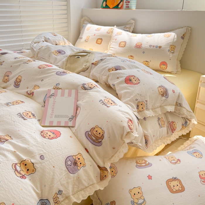 91家纺网 家纺一手货源 找家纺 温眠家纺 2025直播新款云感双层纱镂空花边四件套 奶油小熊