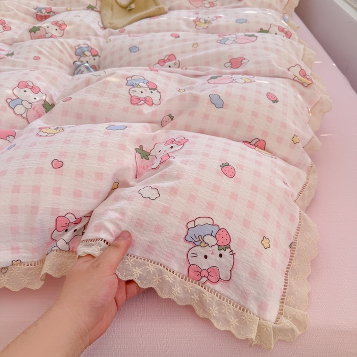 91家纺网 家纺一手货源 找家纺 温眠家纺 2025直播新款云感双层纱镂空花边四件套 甜心猫咪