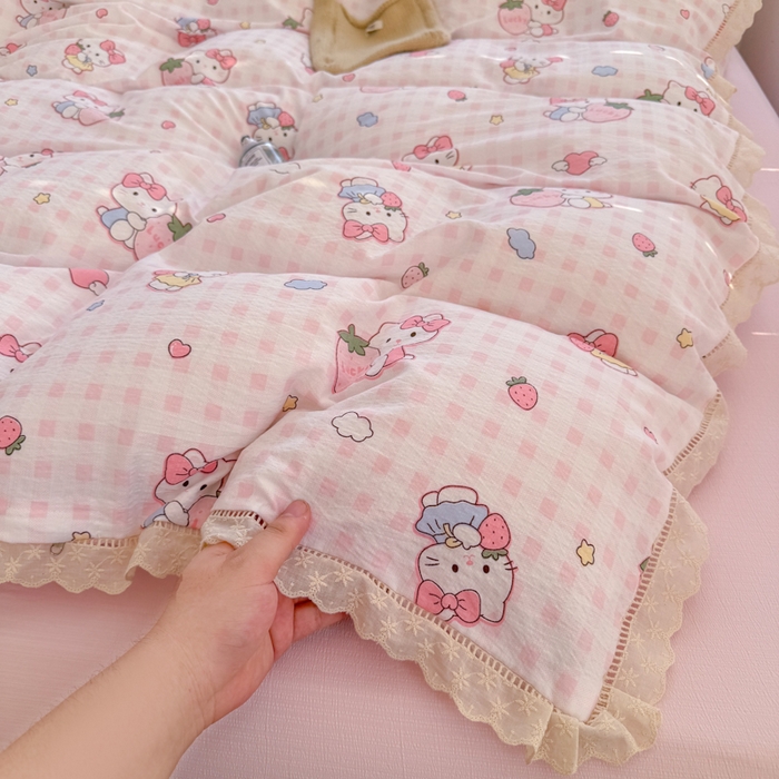 91家纺网 家纺一手货源 找家纺 温眠家纺 2025直播新款云感双层纱镂空花边四件套 甜心猫咪