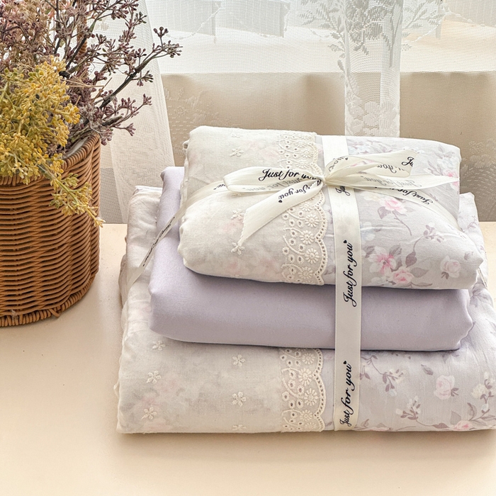 91家纺网 家纺一手货源 找家纺 温眠家纺 2025新款ins风小清新镂空花边水洗云朵棉四件套-风格二 白茶