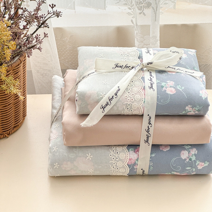 91家纺网 家纺一手货源 找家纺 （总）温眠家纺 2025新款ins风小清新镂空花边水洗云朵棉四件套-风格二