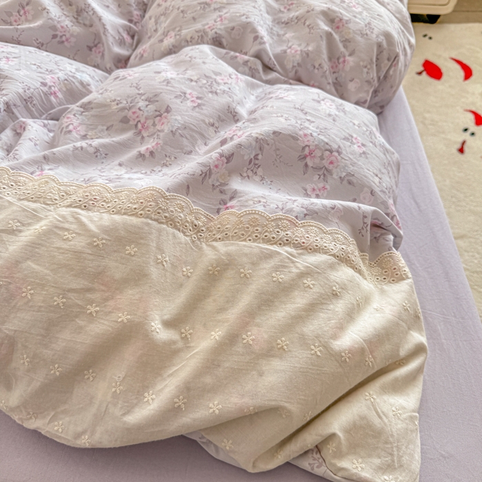 91家纺网 家纺一手货源 找家纺 温眠家纺 2025新款ins风小清新镂空花边水洗云朵棉四件套-风格二 白茶