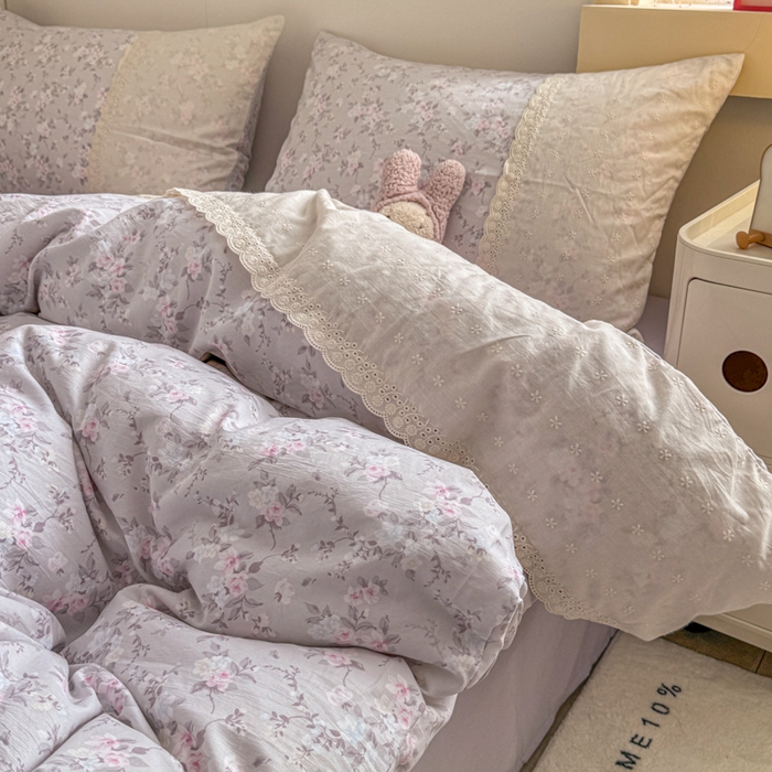 91家纺网 家纺一手货源 找家纺 温眠家纺 2025新款ins风小清新镂空花边水洗云朵棉四件套-风格二 白茶