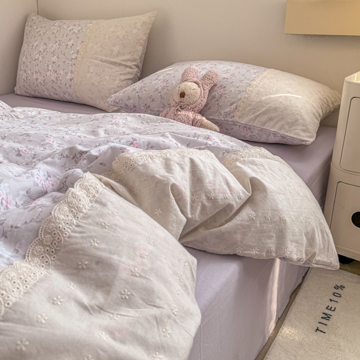91家纺网 家纺一手货源 找家纺 温眠家纺 2025新款ins风小清新镂空花边水洗云朵棉四件套-风格二 白茶