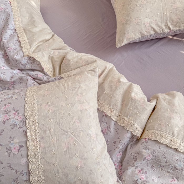 91家纺网 家纺一手货源 找家纺 温眠家纺 2025新款ins风小清新镂空花边水洗云朵棉四件套-风格二 白茶