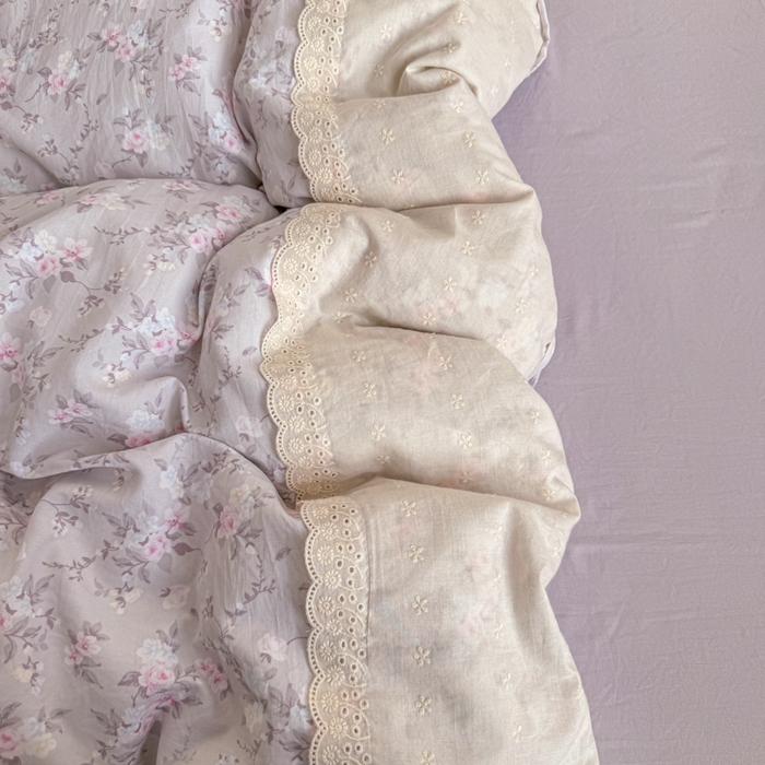 91家纺网 家纺一手货源 找家纺 温眠家纺 2025新款ins风小清新镂空花边水洗云朵棉四件套-风格二 白茶