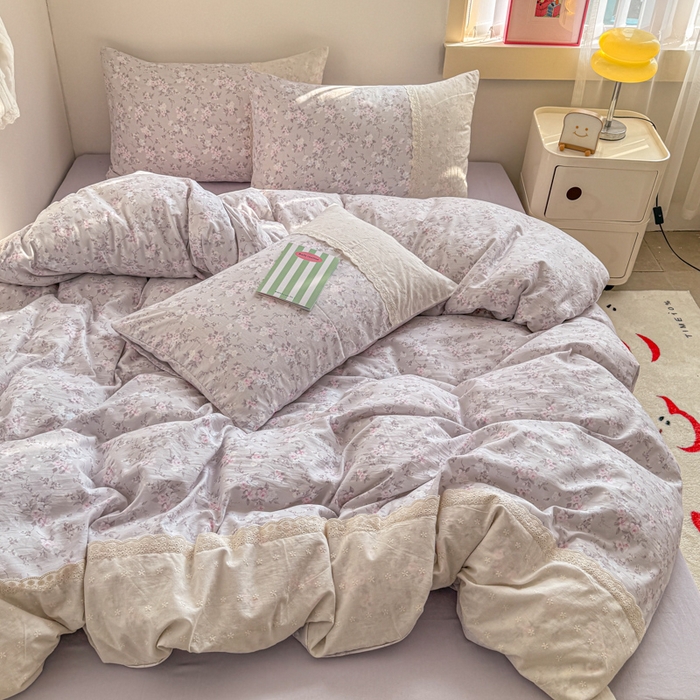 91家纺网 家纺一手货源 找家纺 温眠家纺 2025新款ins风小清新镂空花边水洗云朵棉四件套-风格二 白茶