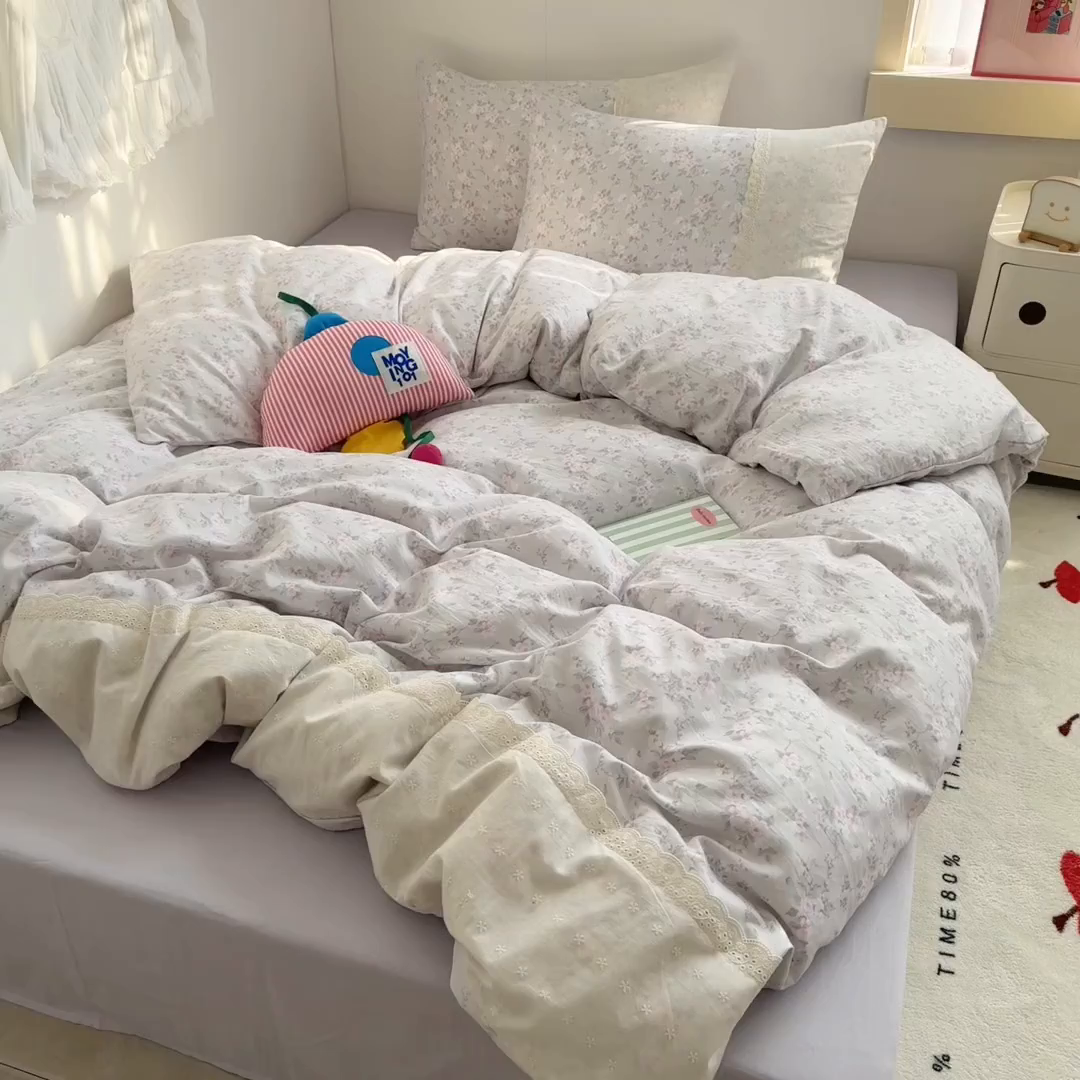 91家纺网 家纺一手货源 找家纺 温眠家纺 2025新款ins风小清新镂空花边水洗云朵棉四件套-风格二 白茶