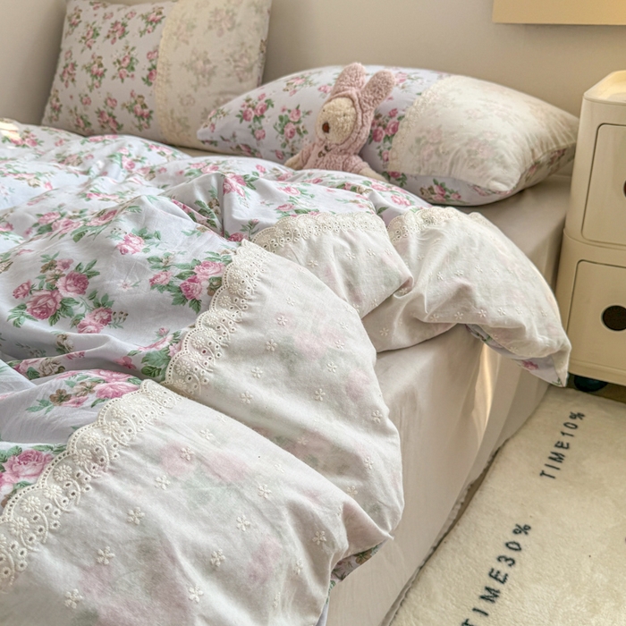 91家纺网 家纺一手货源 找家纺 温眠家纺 2025新款ins风小清新镂空花边水洗云朵棉四件套-风格二 春之语