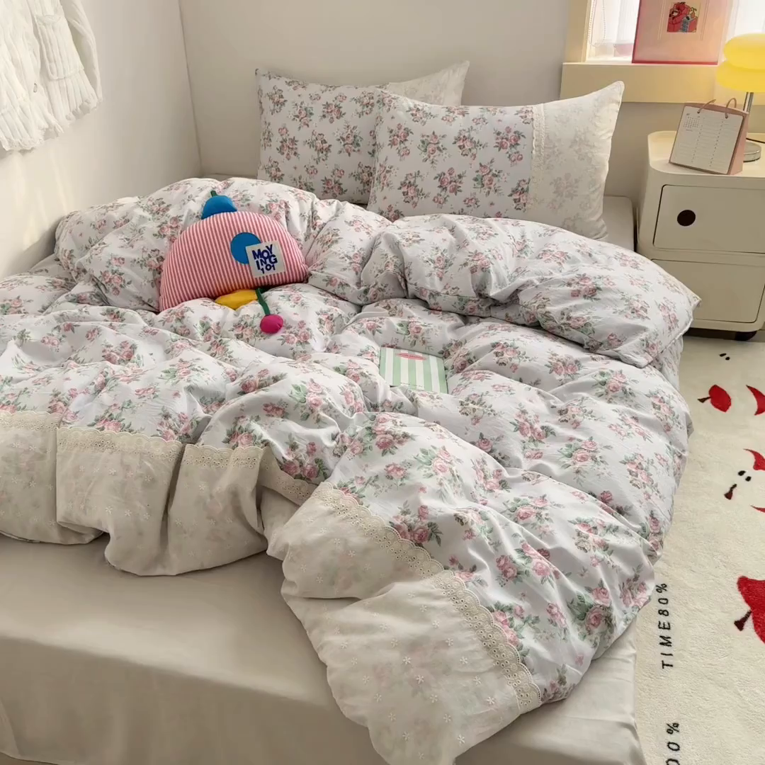 91家纺网 家纺一手货源 找家纺 温眠家纺 2025新款ins风小清新镂空花边水洗云朵棉四件套-风格二 春之语