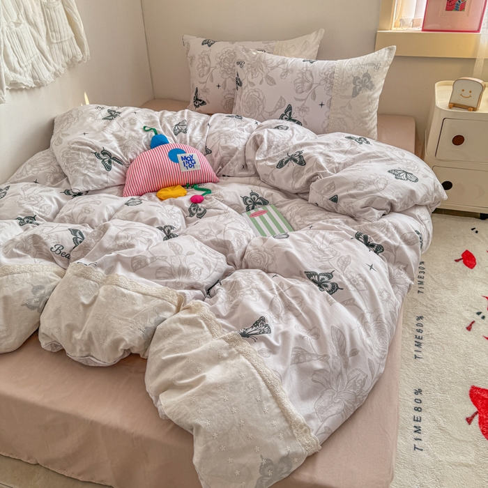 91家纺网 家纺一手货源 找家纺 温眠家纺 2025新款ins风小清新镂空花边水洗云朵棉四件套-风格二 蝶恋花