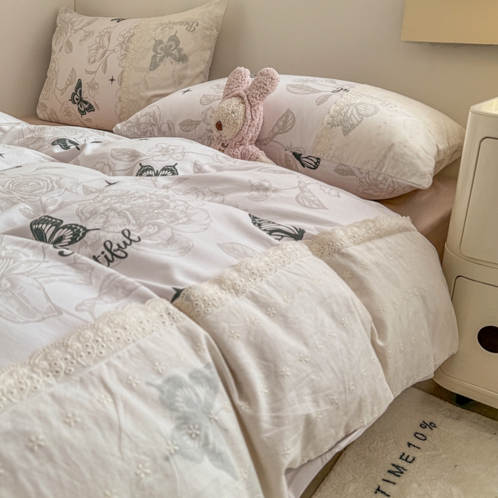 91家纺网 家纺一手货源 找家纺 温眠家纺 2025新款ins风小清新镂空花边水洗云朵棉四件套-风格二 蝶恋花