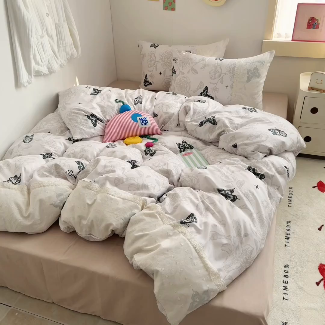 91家纺网 家纺一手货源 找家纺 温眠家纺 2025新款ins风小清新镂空花边水洗云朵棉四件套-风格二 蝶恋花