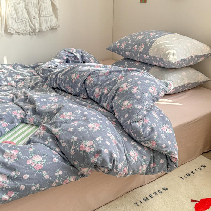 91家纺网 家纺一手货源 找家纺 温眠家纺 2025新款ins风小清新镂空花边水洗云朵棉四件套-风格二 花田错