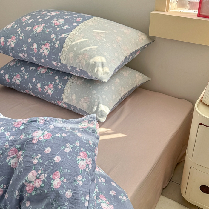 91家纺网 家纺一手货源 找家纺 温眠家纺 2025新款ins风小清新镂空花边水洗云朵棉四件套-风格二 花田错