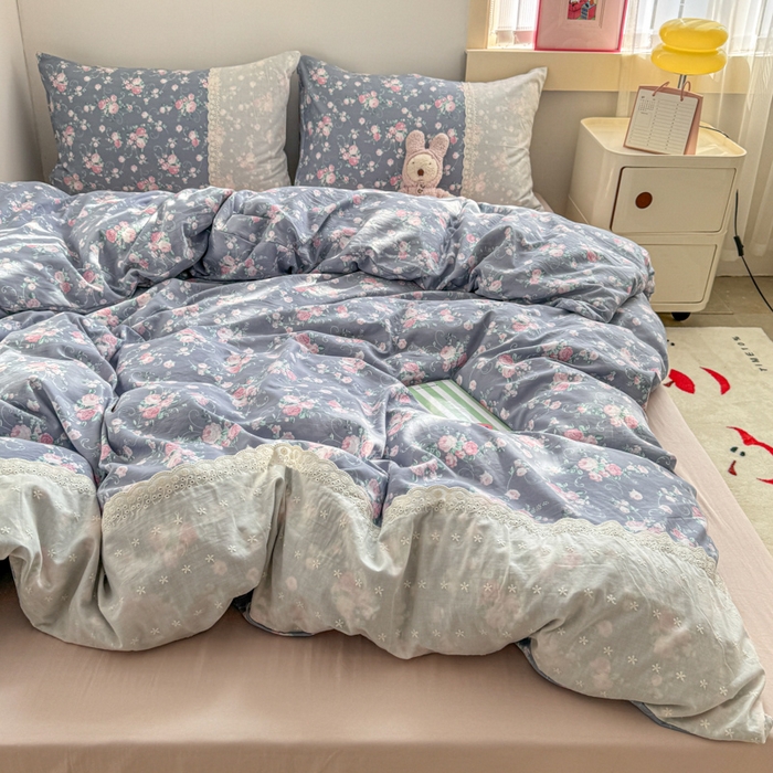 91家纺网 家纺一手货源 找家纺 温眠家纺 2025新款ins风小清新镂空花边水洗云朵棉四件套-风格二 花田错